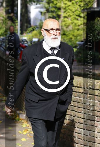 Laren 2 oktober 2013
Kerkdienst naar aanleiding van het overlijden van John de mol sr in de sint Jansbasiliek. Het was enorm druk met vrienden en familie.