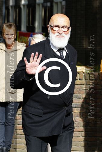 Laren 2 oktober 2013
Kerkdienst naar aanleiding van het overlijden van John de mol sr in de sint Jansbasiliek. Het was enorm druk met vrienden en familie.