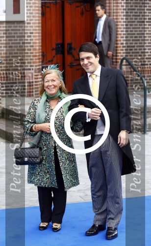 Apeldoorn 5 oktober 2013
Zijne Koninklijke Hoogheid Prins Jaime de Bourbon de Parme en Viktï¿½ria Cservenyï¿½k trouwen in de kerk onze lieve vrouwe ten hemelopneming in Apeldoorn. Prinses Christina met zoon Prins Bernardo