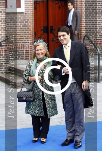 Apeldoorn 5 oktober 2013
Zijne Koninklijke Hoogheid Prins Jaime de Bourbon de Parme en Viktï¿½ria Cservenyï¿½k trouwen in de kerk onze lieve vrouwe ten hemelopneming in Apeldoorn. Prinses Christina met zoon Prins Bernardo