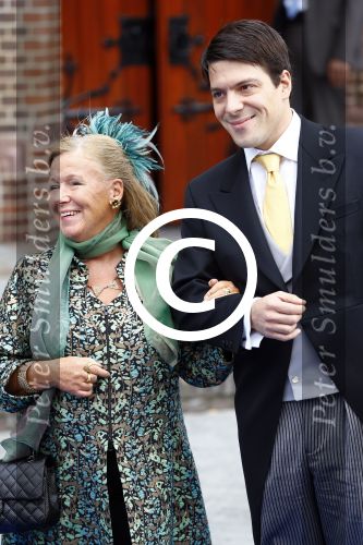 Apeldoorn 5 oktober 2013
Zijne Koninklijke Hoogheid Prins Jaime de Bourbon de Parme en Viktï¿½ria Cservenyï¿½k trouwen in de kerk onze lieve vrouwe ten hemelopneming in Apeldoorn. Prinses Christina met zoon Prins Bernardo