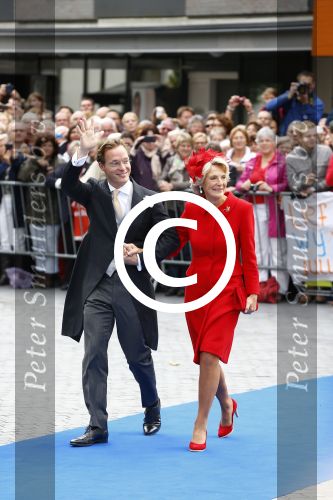 Apeldoorn 5 oktober 2013
Zijne Koninklijke Hoogheid Prins Jaime de Bourbon de Parme en Viktï¿½ria Cservenyï¿½k trouwen in de kerk onze lieve vrouwe ten hemelopneming in Apeldoorn.. Prins Jaime en Prinses Irene komen in een oude mercedes cabrio van prinses Juliana aan bij de kerk