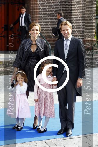 Apeldoorn 5 oktober 2013
Zijne Koninklijke Hoogheid Prins Jaime de Bourbon de Parme en Viktï¿½ria Cservenyï¿½k trouwen in de kerk onze lieve vrouwe ten hemelopneming in Apeldoorn. Prins Floris met Prinses Aimee en dochters Magali en Eliane