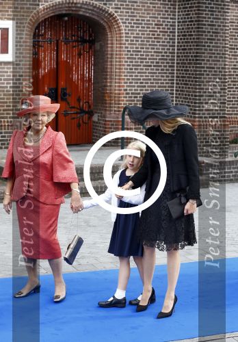 Apeldoorn 5 oktober 2013
Zijne Koninklijke Hoogheid Prins Jaime de Bourbon de Parme en Viktï¿½ria Cservenyï¿½k trouwen in de kerk onze lieve vrouwe ten hemelopneming in Apeldoorn. Prinses Baetrix met Prinses Mabel en dochter Luana