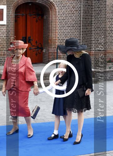 Apeldoorn 5 oktober 2013
Zijne Koninklijke Hoogheid Prins Jaime de Bourbon de Parme en Viktï¿½ria Cservenyï¿½k trouwen in de kerk onze lieve vrouwe ten hemelopneming in Apeldoorn. Prinses Baetrix met Prinses Mabel en dochter Luana