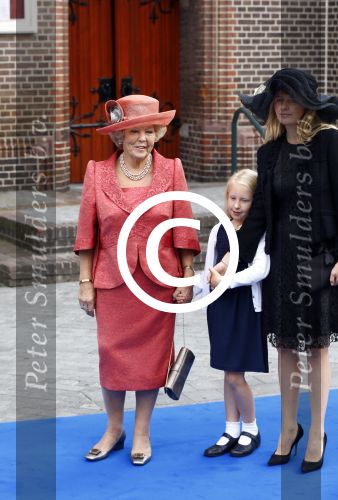 Apeldoorn 5 oktober 2013
Zijne Koninklijke Hoogheid Prins Jaime de Bourbon de Parme en Viktï¿½ria Cservenyï¿½k trouwen in de kerk onze lieve vrouwe ten hemelopneming in Apeldoorn. Prinses Baetrix met Prinses Mabel en dochter Luana