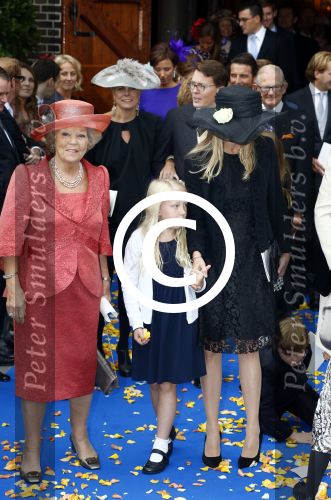 Apeldoorn 5 oktober 2013
Zijne Koninklijke Hoogheid Prins Jaime de Bourbon de Parme en Viktï¿½ria Cservenyï¿½k trouwen in de kerk onze lieve vrouwe ten hemelopneming in Apeldoorn. Prinses Baetrix met Prinses Mabel en dochter Luana