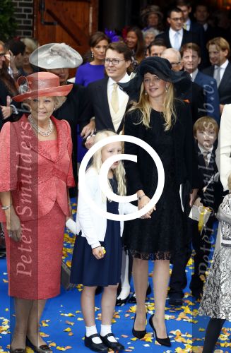 Apeldoorn 5 oktober 2013
Zijne Koninklijke Hoogheid Prins Jaime de Bourbon de Parme en Viktï¿½ria Cservenyï¿½k trouwen in de kerk onze lieve vrouwe ten hemelopneming in Apeldoorn. Prinses Baetrix met Prinses Mabel en dochter Luana