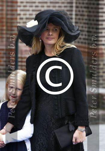 Apeldoorn 5 oktober 2013
Zijne Koninklijke Hoogheid Prins Jaime de Bourbon de Parme en Viktï¿½ria Cservenyï¿½k trouwen in de kerk onze lieve vrouwe ten hemelopneming in Apeldoorn. Prinses Baetrix met Prinses Mabel en dochter Luana