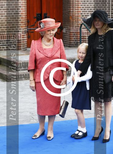 Apeldoorn 5 oktober 2013
Zijne Koninklijke Hoogheid Prins Jaime de Bourbon de Parme en Viktï¿½ria Cservenyï¿½k trouwen in de kerk onze lieve vrouwe ten hemelopneming in Apeldoorn. Prinses Baetrix met Prinses Mabel en dochter Luana
