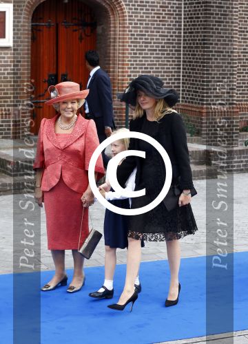 Apeldoorn 5 oktober 2013
Zijne Koninklijke Hoogheid Prins Jaime de Bourbon de Parme en Viktï¿½ria Cservenyï¿½k trouwen in de kerk onze lieve vrouwe ten hemelopneming in Apeldoorn. Prinses Baetrix met Prinses Mabel en dochter Luana