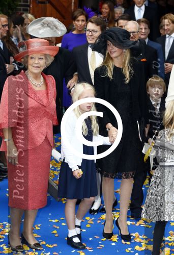 Apeldoorn 5 oktober 2013
Zijne Koninklijke Hoogheid Prins Jaime de Bourbon de Parme en Viktï¿½ria Cservenyï¿½k trouwen in de kerk onze lieve vrouwe ten hemelopneming in Apeldoorn. Prinses Baetrix met Prinses Mabel en dochter Luana