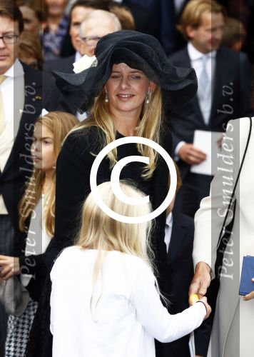 Apeldoorn 5 oktober 2013
Zijne Koninklijke Hoogheid Prins Jaime de Bourbon de Parme en Viktï¿½ria Cservenyï¿½k trouwen in de kerk onze lieve vrouwe ten hemelopneming in Apeldoorn. Prinses Baetrix met Prinses Mabel en dochter Luana
