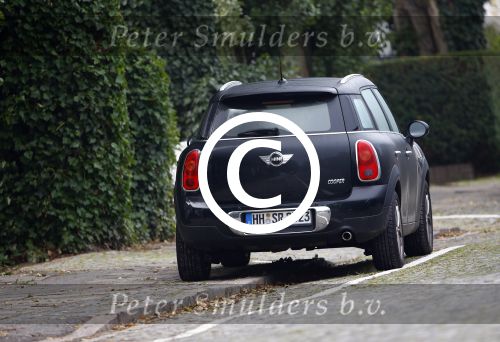 Hamburg 12 september 2013
Auto s van Rafael van der Vaart en Sabia Boulahrouz met nieuwe kentekens waar de eerste letters van hun namen in zijn verwerkt