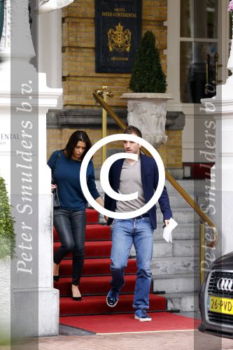 Amsterdam 12 oktober 2013
Rafael v d Vaart en Sabia Boulahrouz hebben in het amstel hotel geslapen en gan daarna lunchen met de ouders van Rafael, Ramon en Lolita bij restaurant Oceania op de scheldestraat.