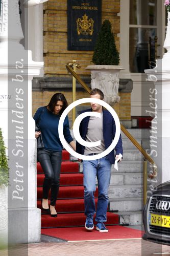 Amsterdam 12 oktober 2013
Rafael v d Vaart en Sabia Boulahrouz hebben in het amstel hotel geslapen en gan daarna lunchen met de ouders van Rafael, Ramon en Lolita bij restaurant Oceania op de scheldestraat.