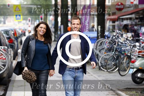 Amsterdam 12 oktober 2013
Rafael v d Vaart en Sabia Boulahrouz hebben in het amstel hotel geslapen en gan daarna lunchen met de ouders van Rafael, Ramon en Lolita bij restaurant Oceania op de scheldestraat.