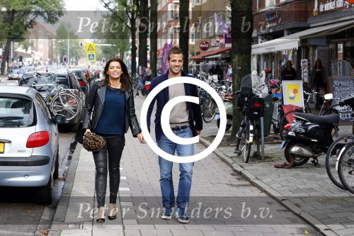 Amsterdam 12 oktober 2013
Rafael v d Vaart en Sabia Boulahrouz hebben in het amstel hotel geslapen en gan daarna lunchen met de ouders van Rafael, Ramon en Lolita bij restaurant Oceania op de scheldestraat.