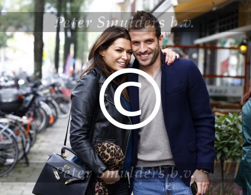 Amsterdam 12 oktober 2013
Rafael v d Vaart en Sabia Boulahrouz hebben in het amstel hotel geslapen en gan daarna lunchen met de ouders van Rafael, Ramon en Lolita bij restaurant Oceania op de scheldestraat.