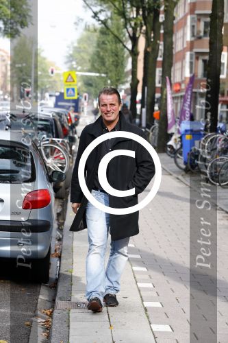 Amsterdam 12 oktober 2013
Rafael v d Vaart en Sabia Boulahrouz hebben in het amstel hotel geslapen en gan daarna lunchen met de ouders van Rafael, Ramon en Lolita bij restaurant Oceania op de scheldestraat.
