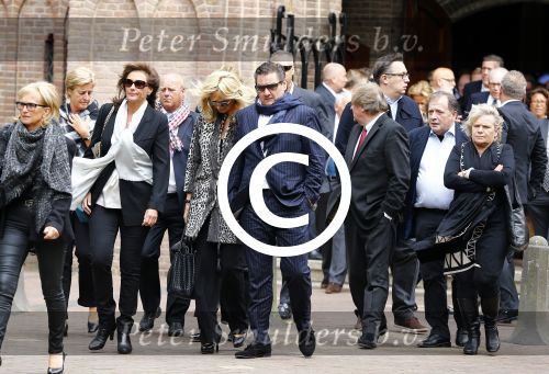 Laren 2 oktober 2013
Kerkdienst naar aanleiding van het overlijden van John de mol sr in de sint Jansbasiliek. Het was enorm druk met vrienden en familie.
