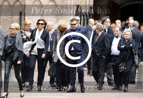 Laren 2 oktober 2013
Kerkdienst naar aanleiding van het overlijden van John de mol sr in de sint Jansbasiliek. Het was enorm druk met vrienden en familie.