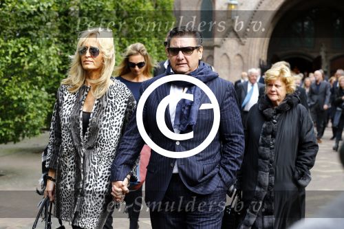 Laren 2 oktober 2013
Kerkdienst naar aanleiding van het overlijden van John de mol sr in de sint Jansbasiliek. Het was enorm druk met vrienden en familie.