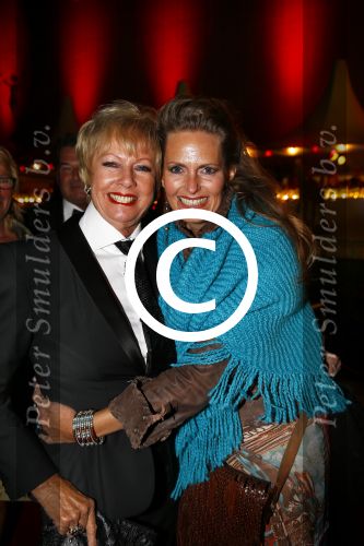 Utrecht 2 oktober 2013
Premiere Chez Nous op de filmdagen in Utrecht in de stadschouwburg.
Ria Valk met dochter Monique