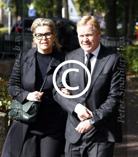 Laren 2 oktober 2013
Kerkdienst naar aanleiding van het overlijden van John de mol sr in de sint Jansbasiliek. Het was enorm druk met vrienden en familie.