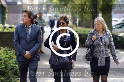 Laren 2 oktober 2013
Kerkdienst naar aanleiding van het overlijden van John de mol sr in de sint Jansbasiliek. Het was enorm druk met vrienden en familie.