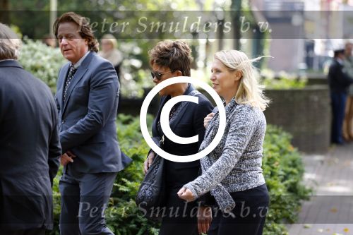 Laren 2 oktober 2013
Kerkdienst naar aanleiding van het overlijden van John de mol sr in de sint Jansbasiliek. Het was enorm druk met vrienden en familie.