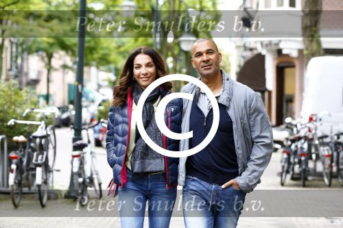 Amsterdam 19 september 2013
Ruud Gullit met zijn vriendin Maggie Jimenez in Amsterdam zuid.