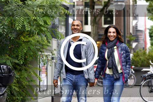 Amsterdam 19 september 2013
Ruud Gullit met zijn vriendin Maggie Jimenez in Amsterdam zuid.