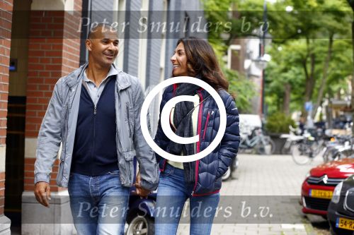 Amsterdam 19 september 2013
Ruud Gullit met zijn vriendin Maggie Jimenez in Amsterdam zuid.