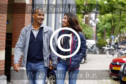 Amsterdam 19 september 2013
Ruud Gullit met zijn vriendin Maggie Jimenez in Amsterdam zuid.