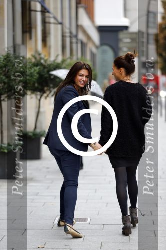 Hamburg 12 september 2013
Sabia Boulahrouz en haar zus in het centrum van Hamburg.