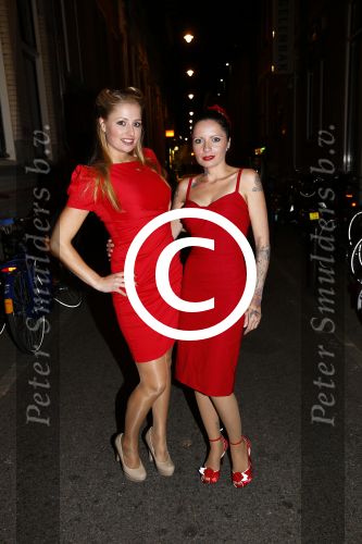 Amsterdam 3 oktober 2013
Feestje voor het 30 jarig bestaan van Playboy . Beertje v Beers arriveert met een nieuwe jaguar Cabrio en onthult het eerst nummer waar ze de cover siert. sanne Kraaykamp met een vriendin