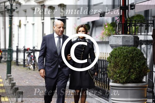 Den Haag 17 september 2013
Tatjana met haar nieuwe vriend Lex v Hessen bij hotel des indes.
