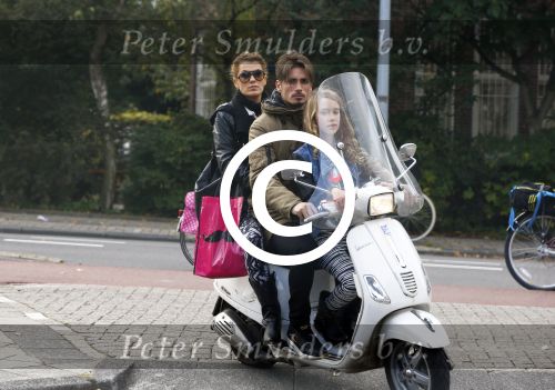 Amsterdam 7 oktober 2013
Daniel de Ridder met Tatum Dagelet en Toy Travis op de vespa scooter.