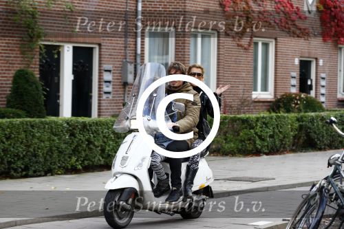 Amsterdam 7 oktober 2013
Daniel de Ridder met Tatum Dagelet en Toy Travis op de vespa scooter.
