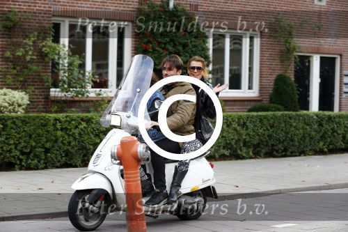 Amsterdam 7 oktober 2013
Daniel de Ridder met Tatum Dagelet en Toy Travis op de vespa scooter.