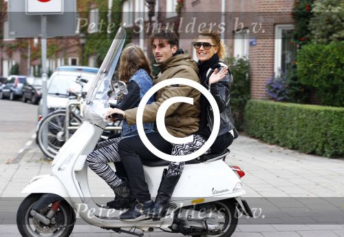 Amsterdam 7 oktober 2013
Daniel de Ridder met Tatum Dagelet en Toy Travis op de vespa scooter.