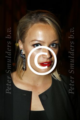 Amsterdam 3 oktober 2013
Feestje voor het 30 jarig bestaan van Playboy . Beertje v Beers arriveert met een nieuwe jaguar Cabrio en onthult het eerst nummer waar ze de cover siert. Tess Milne