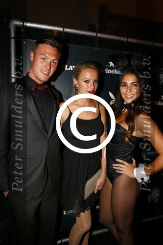 Amsterdam 3 oktober 2013
Feestje voor het 30 jarig bestaan van Playboy . Beertje v Beers arriveert met een nieuwe jaguar Cabrio en onthult het eerst nummer waar ze de cover siert. Tess Milne