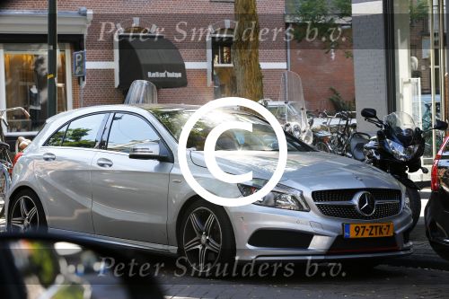 Amsterdam 30 september 2013
Viktor Fischer krijgt bekeuring op de cornelis schuytstraat.