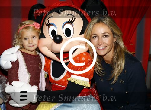 Amsterdam 11 oktober 2013
Premiere Disney live show in de rai.
Wendy v Dijk met dochter Lizzy en vriendinnetjes