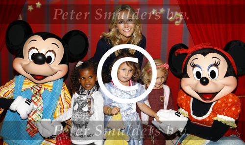 Amsterdam 11 oktober 2013
Premiere Disney live show in de rai.
Wendy v Dijk met dochter Lizzy en vriendinnetjes