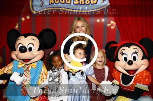 Amsterdam 11 oktober 2013
Premiere Disney live show in de rai.
Wendy v Dijk met dochter Lizzy en vriendinnetjes