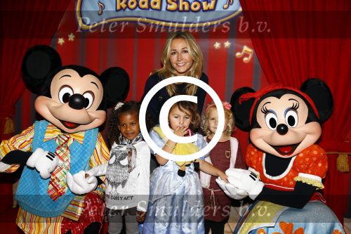 Amsterdam 11 oktober 2013
Premiere Disney live show in de rai.
Wendy v Dijk met dochter Lizzy en vriendinnetjes