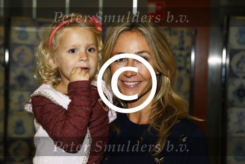 Amsterdam 11 oktober 2013
Premiere Disney live show in de rai.
Wendy v Dijk met dochter Lizzy en vriendinnetjes